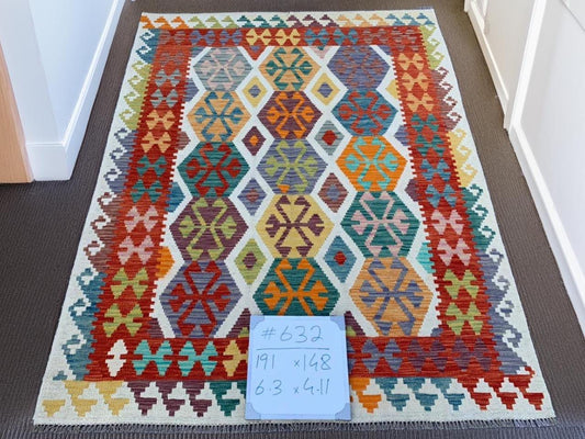 Vintage-Inspired Turkish Kilim Rug,Boho Chic Area Rug,Turkish Flatweave,Bohemian Tribal Decor,Multicolor Boho Area Rug,Rug for living room.