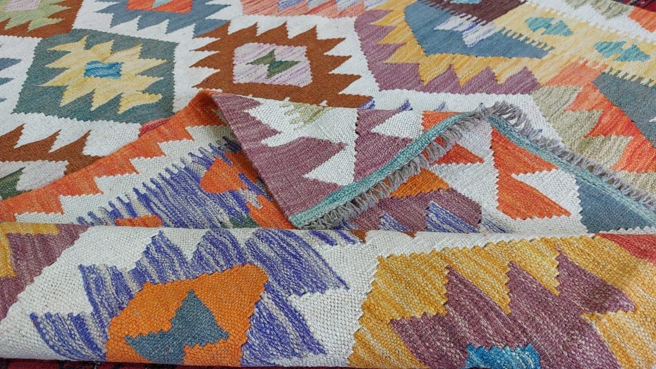 Southwestern Style Handwoven Kilim Rug- 4.9x6.8ft Handwoven Area Rug,Vibrant Tribal Kilim Rug ,Unique Geometric Pattern Colorfull Kilim Rug.