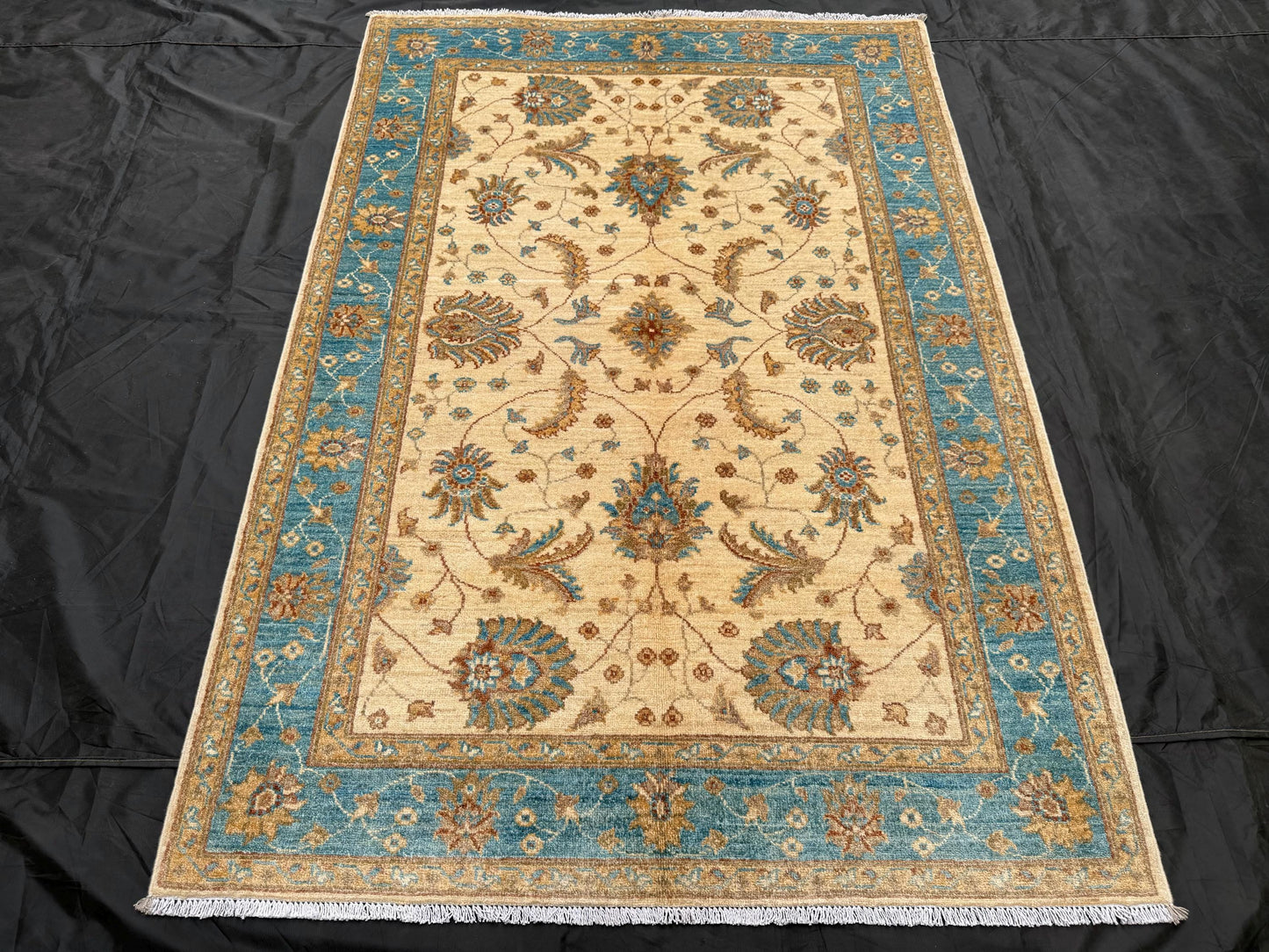 Chobi design Handmade Cream and Blue Floral Rug - Traditional Wool Carpet,Chobi Artisan Handwoven Beige and Teal Rug,Neutral Floral Pattern.