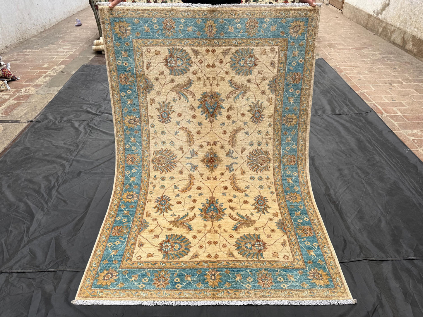 Chobi design Handmade Cream and Blue Floral Rug - Traditional Wool Carpet,Chobi Artisan Handwoven Beige and Teal Rug,Neutral Floral Pattern.