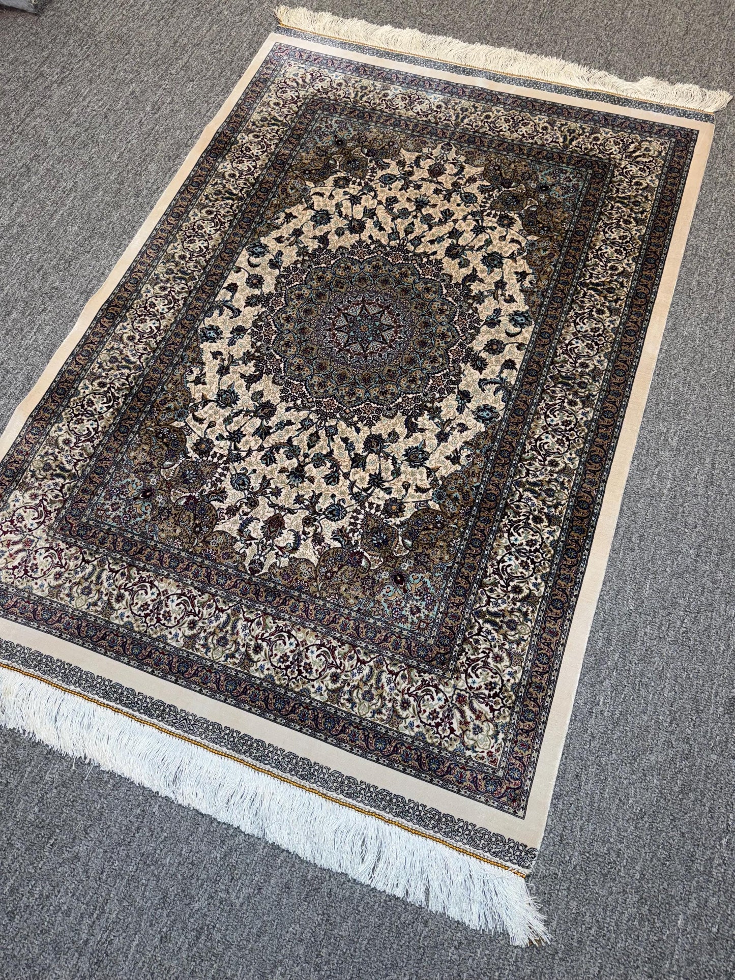 Authentic Persian Silk Rug–Intricate Medallion and Floral Patterns,Exquisite Oriental Silk Rug – Perfect for Living Room or Office Decor.