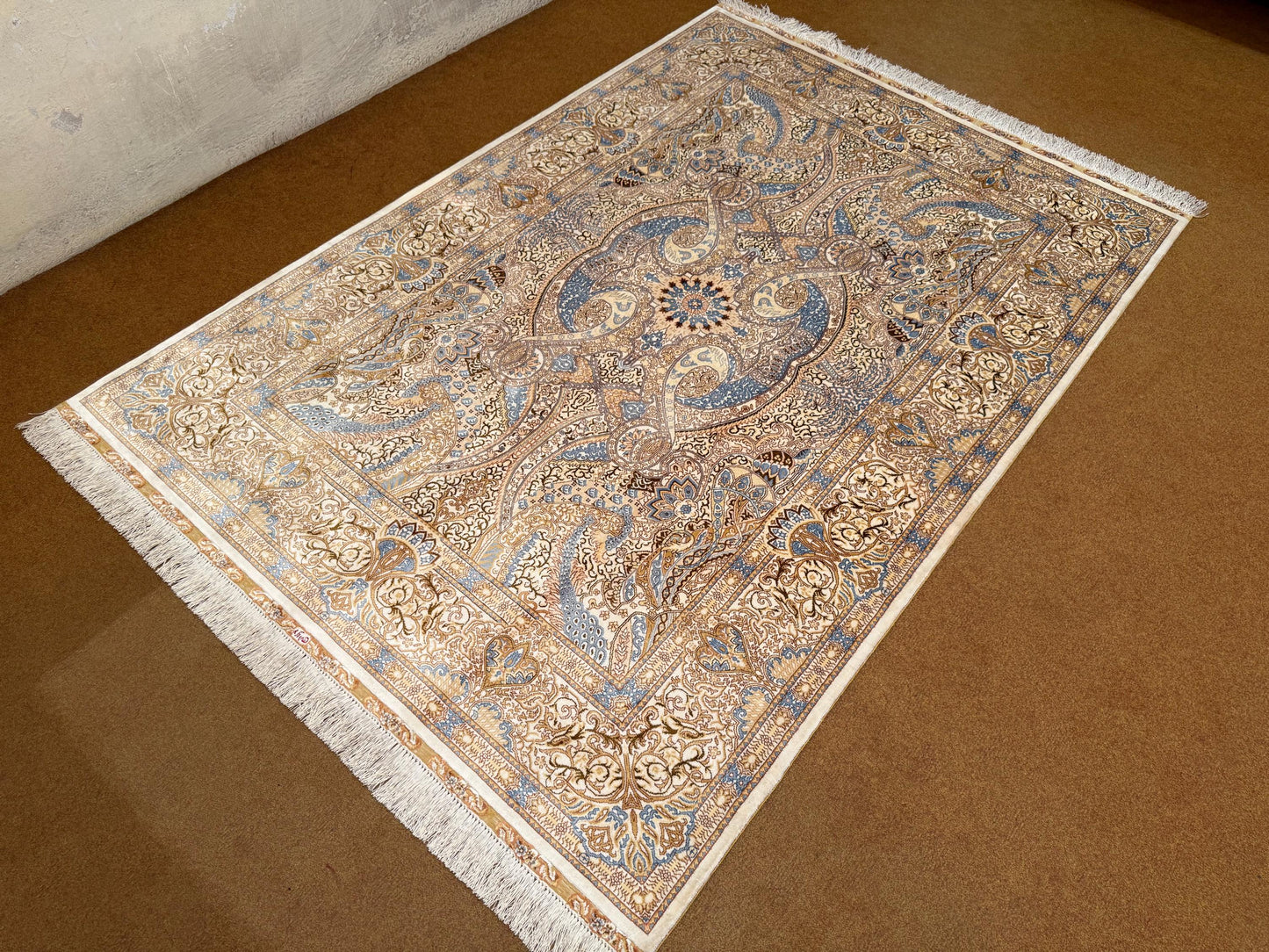 Luxury Handmade 4x6 Original Silk Rug – Persian-Inspired Carpet,Exquisite 4x6 Handmade Silk Rug – Oriental Medallion Design,Timeless Classic