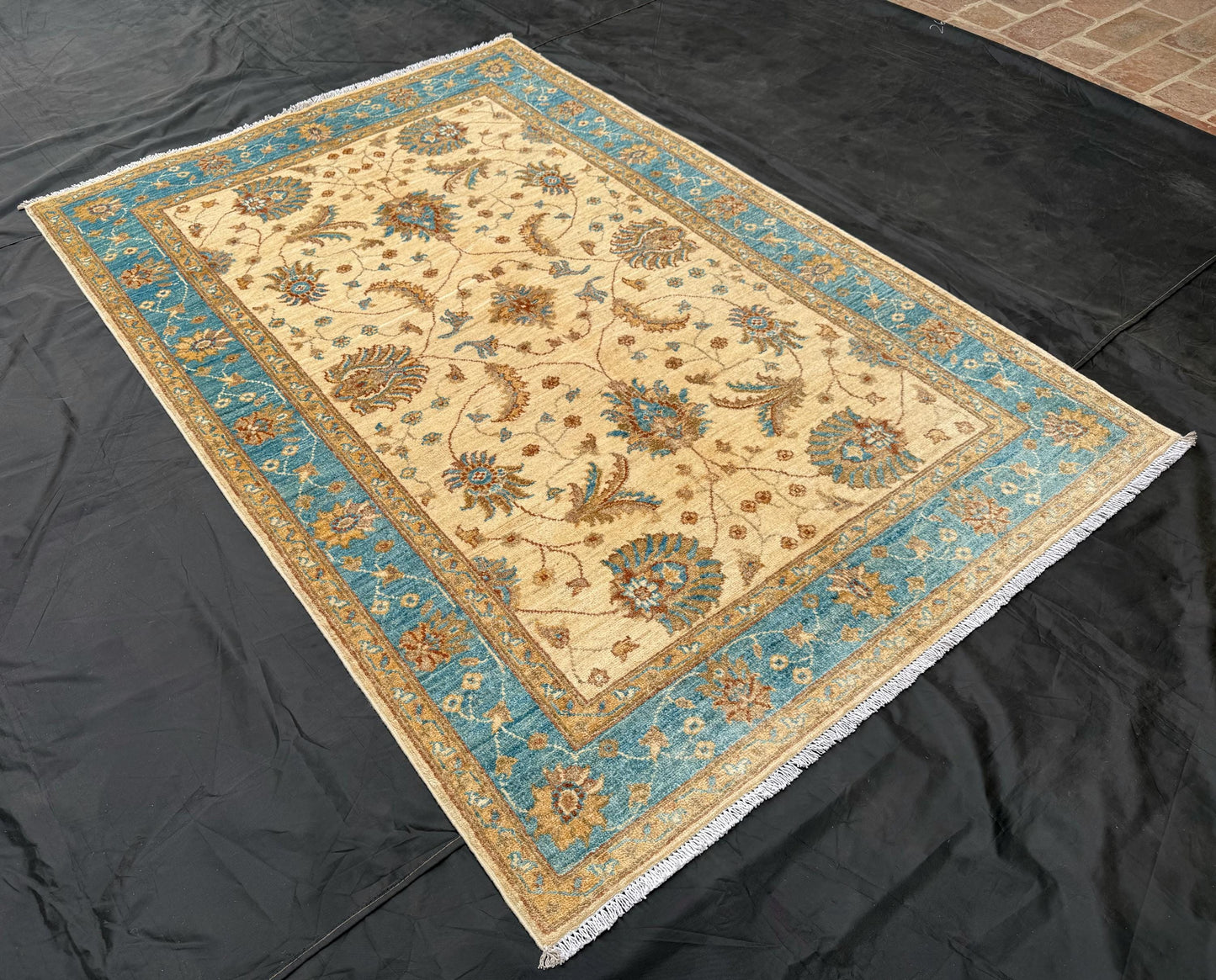 Chobi design Handmade Cream and Blue Floral Rug - Traditional Wool Carpet,Chobi Artisan Handwoven Beige and Teal Rug,Neutral Floral Pattern.