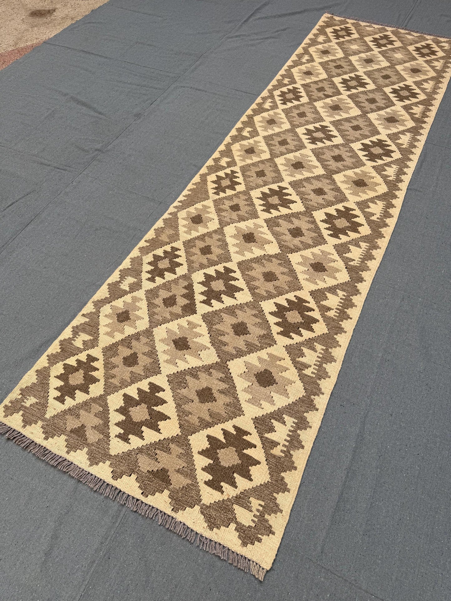 Vintage-Inspired Kilim Runner,Earthy Toned Kilim Runner rug,Handmade Turkish Flatweave Carpet for Narrow Spaces,Handmade Flatweave Kilim