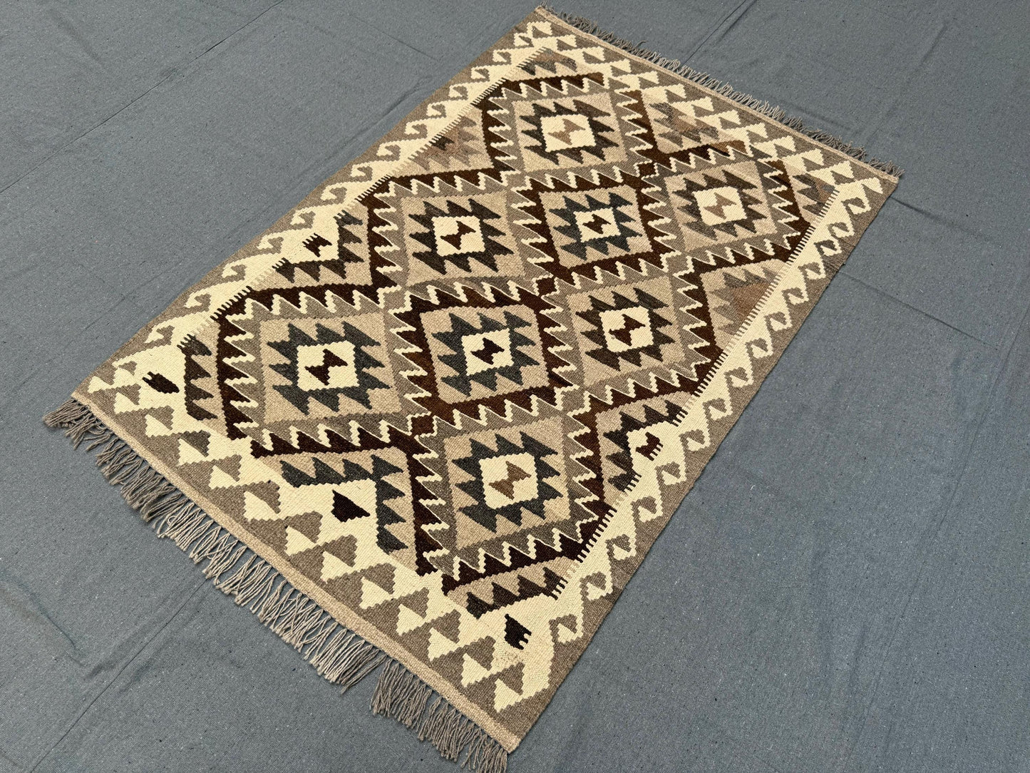 Handmade Kilim Rug - Geometric Wool Flatweave in Neutral Earthy Tones,Traditional Turkish Kilim Rug,Small Area Kilim Rug,Tribal Kilim Rug.