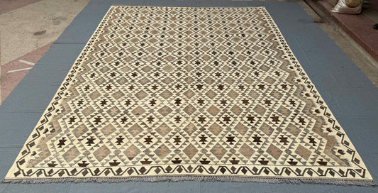 Handmade Kilim Rug -Geometric Wool Flatweave in Neutral Earthy Tones,Turkish Kilim Rug - Handwoven Geometric Wool Carpet in Beige and Brown.