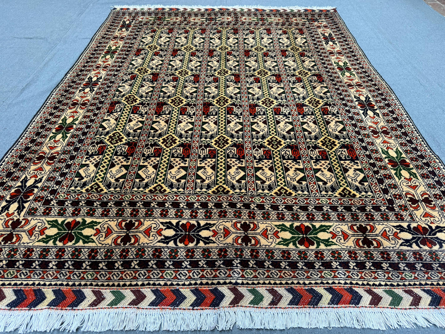 Handmade Oriental Rug –5x7 ft Traditional Wool Carpet with Floral & Geometric Patterns,Wool Carpet with Intricate Tribal Designs,Vintage rug