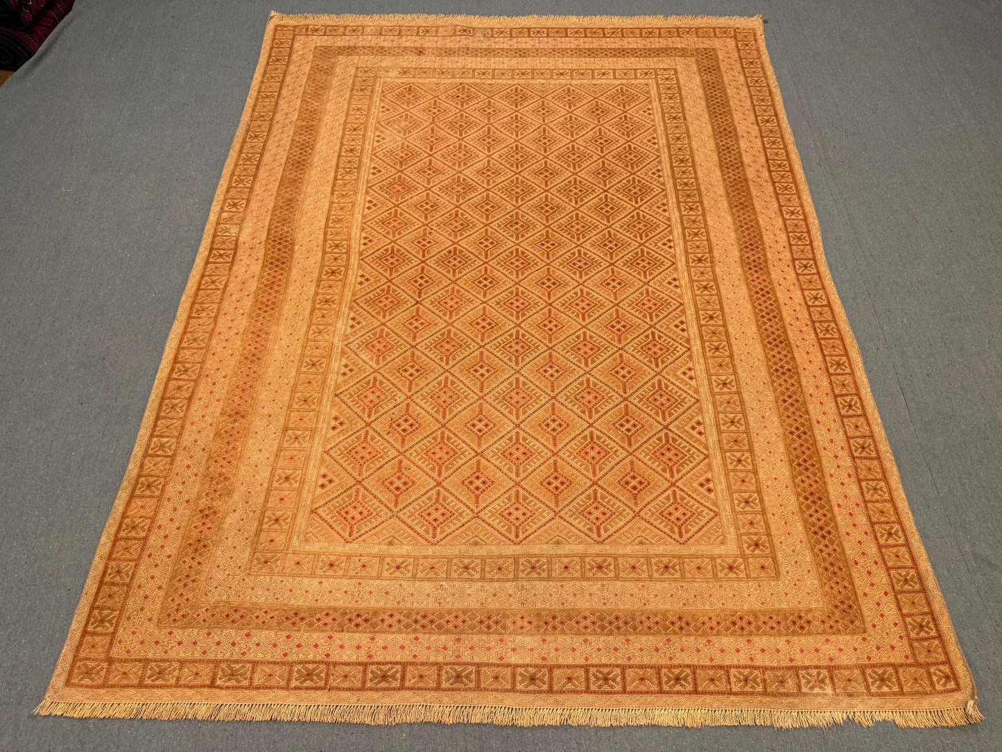 Handwoven Daizanggi Wool Rug 4.9x6 ft – Elegant Geometric Beige Carpet – Minimalist Traditional Area Rug for Modern & Classic Interiors